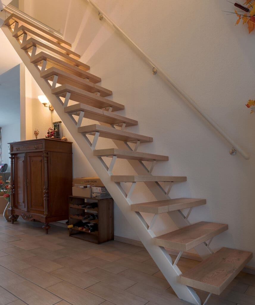 volledige trap in beeld met bloktredes decor landhuis eiken