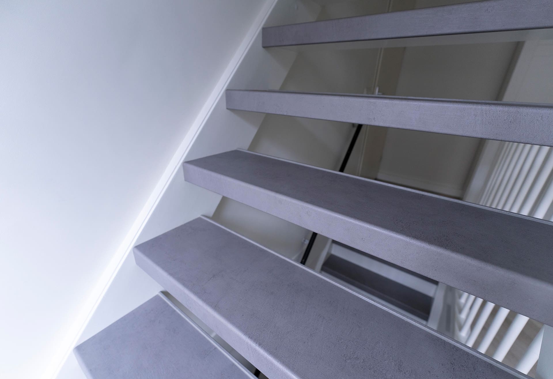 open-trap-loftgrijs-zwolle