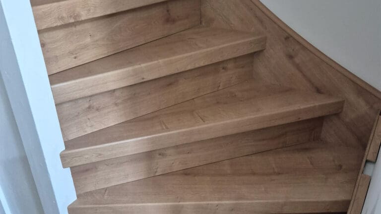 trap bekleed met decor toscaans eiken. inclusief stootborden en wangen
